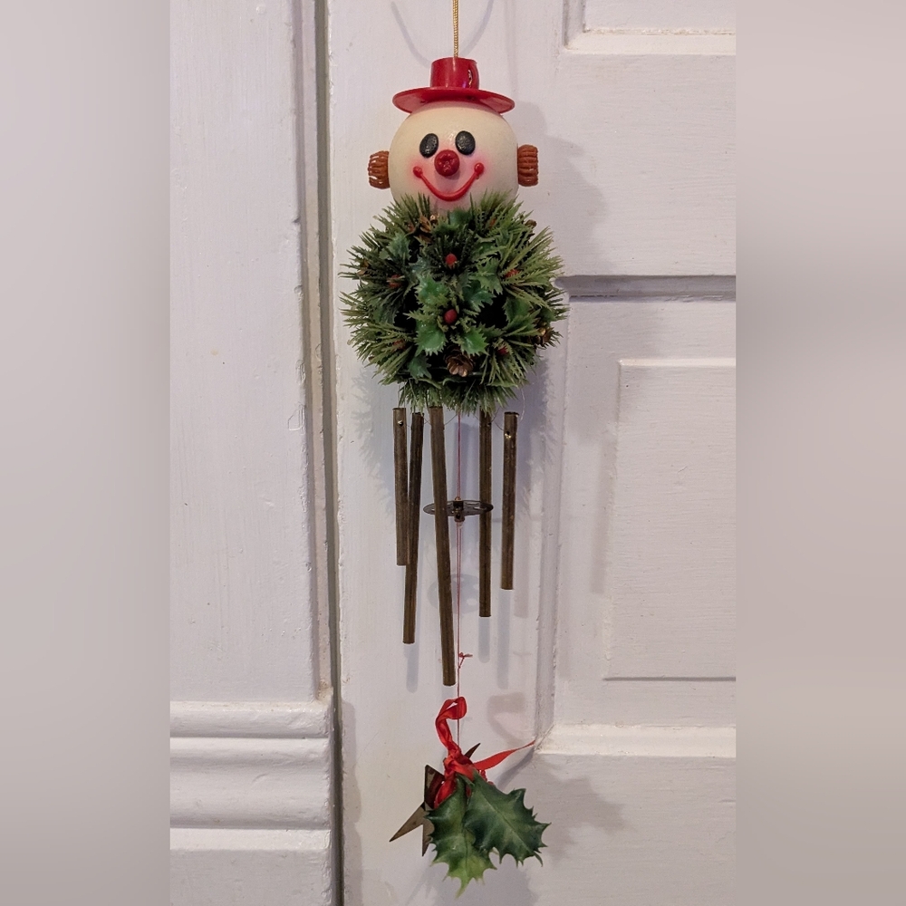 Vintage Christmas MCM Kitschy Snowman Mistletoe Wind Chimes In Original Box